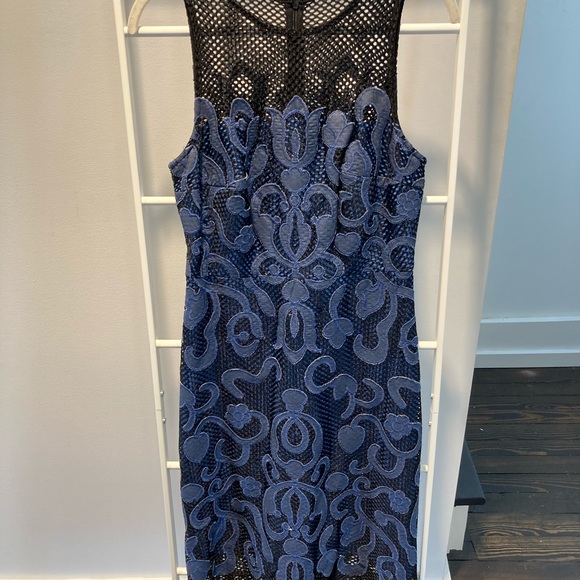 Julia Jordan, size 6. Black and blue, midi Cocktail dress with lace overlay. - Picture 3 of 3